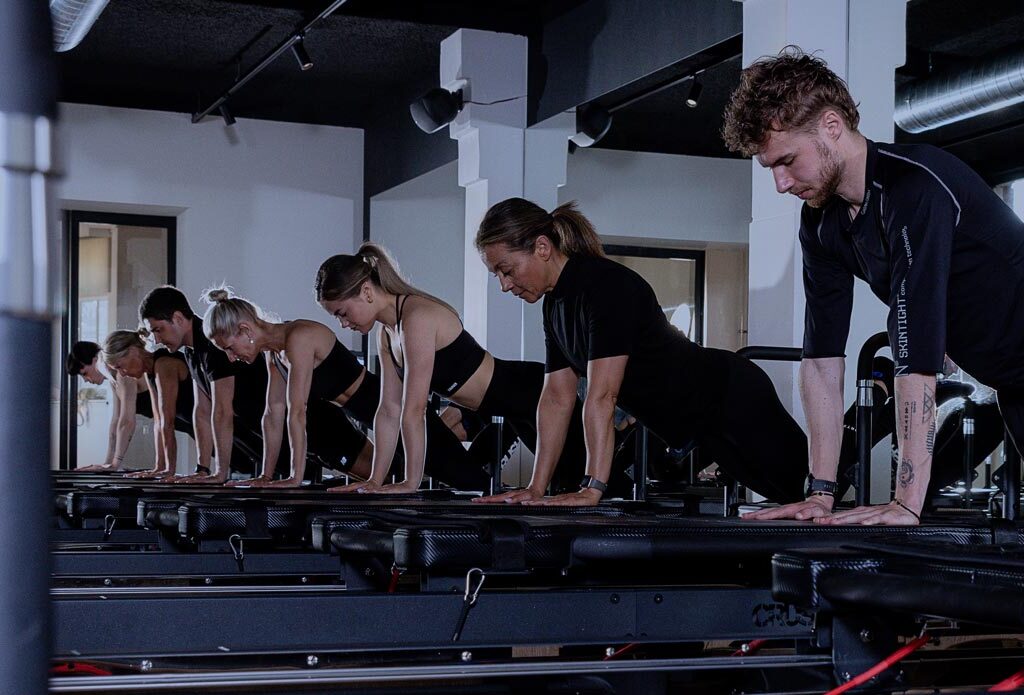 People training on a pilates reformer during a high-intensity class at CRUSH Studios in Haarlem